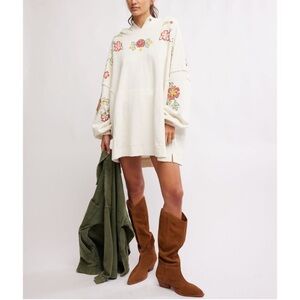 FREE PEOPLE We The Free Ivory/Combo Graphic We Hoodie
Pullover L/S SZ: M